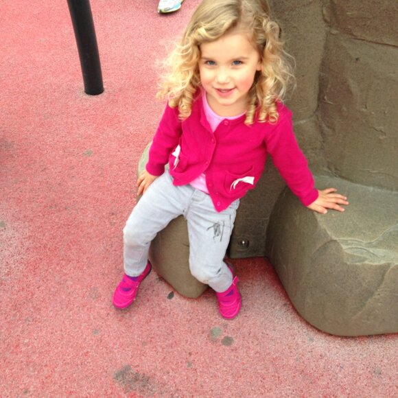 LYNN - MEET YOUR POSHER - Picture 3 of 13